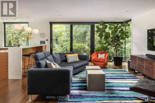 439 Broadway Avenue, Toronto, ON - Indoor Photo Showing Living Room