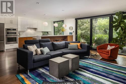 439 Broadway Avenue, Toronto, ON - Indoor Photo Showing Living Room