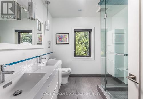 439 Broadway Avenue, Toronto, ON - Indoor Photo Showing Bathroom