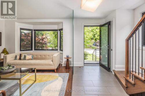 439 Broadway Avenue, Toronto, ON - Indoor Photo Showing Living Room