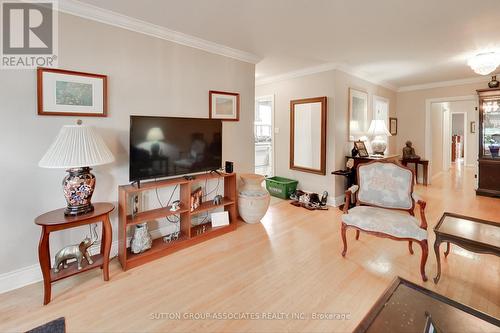 241 Pannahill Road, Toronto (Bathurst Manor), ON - Indoor Photo Showing Living Room