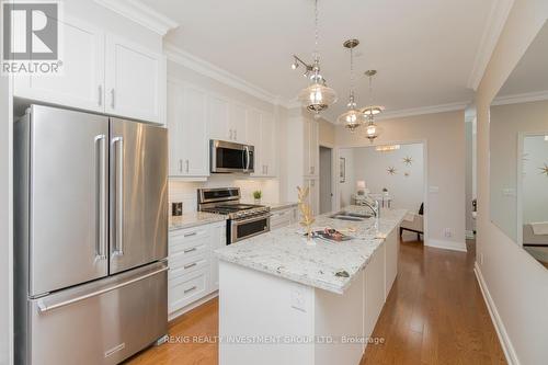 611 - 90 Orchard Point Road, Orillia, ON - Indoor Photo Showing Kitchen With Double Sink With Upgraded Kitchen