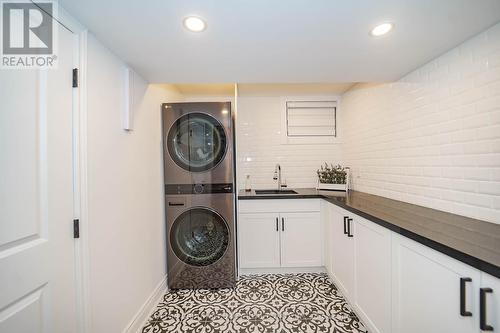 37 Marshall Street, Barrie, ON - Indoor Photo Showing Laundry Room