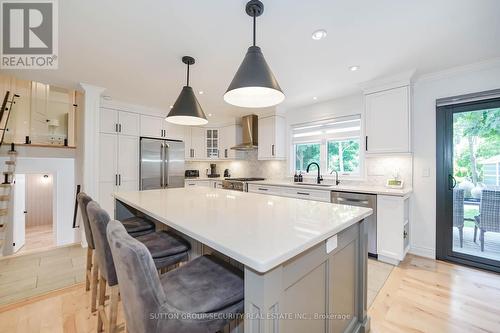 37 Marshall Street, Barrie, ON - Indoor Photo Showing Kitchen With Upgraded Kitchen