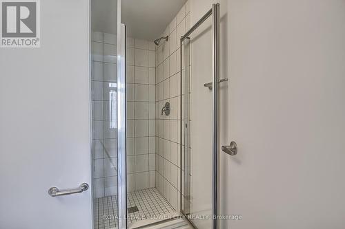 98 Bartley Drive, Toronto, ON - Indoor Photo Showing Bathroom