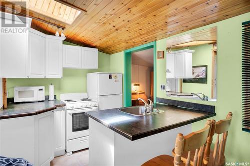 1706 Alexandra Street, Regina, SK - Indoor Photo Showing Kitchen