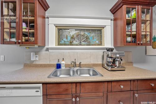 732 8Th Avenue N, Saskatoon, SK - Indoor Photo Showing Kitchen With Double Sink