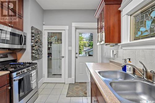 732 8Th Avenue N, Saskatoon, SK - Indoor Photo Showing Kitchen With Double Sink