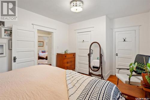 732 8Th Avenue N, Saskatoon, SK - Indoor Photo Showing Bedroom