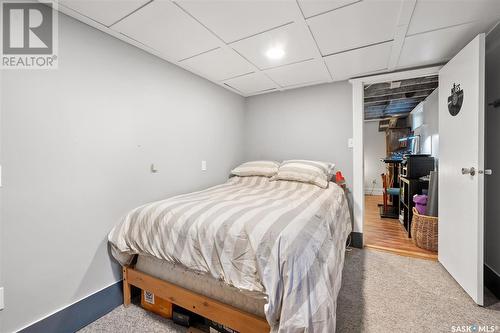 732 8Th Avenue N, Saskatoon, SK - Indoor Photo Showing Bedroom