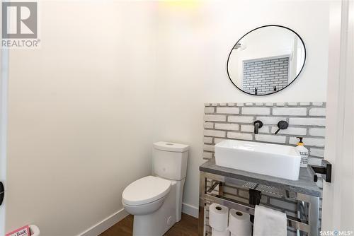1125 J Avenue S, Saskatoon, SK - Indoor Photo Showing Bathroom