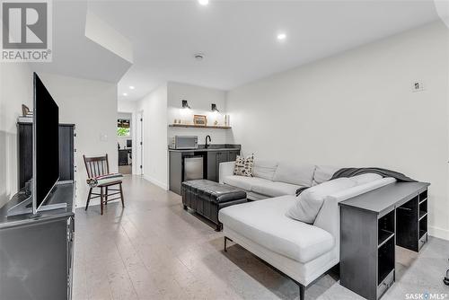 1125 J Avenue S, Saskatoon, SK - Indoor Photo Showing Living Room