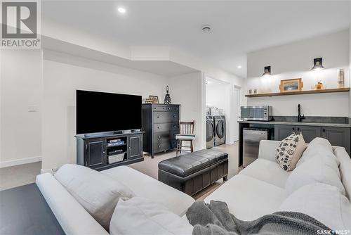 1125 J Avenue S, Saskatoon, SK - Indoor Photo Showing Living Room