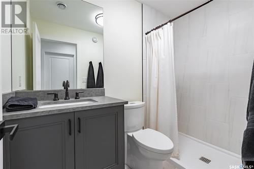 1125 J Avenue S, Saskatoon, SK - Indoor Photo Showing Bathroom