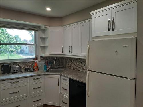 Kitchen - 33 Barrett Crescent, London, ON - Indoor Photo Showing Kitchen