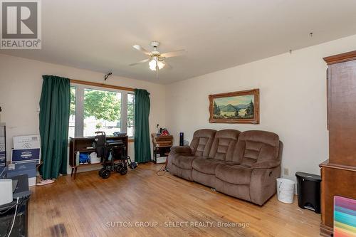 25 Ashbury Avenue, London, ON - Indoor Photo Showing Other Room