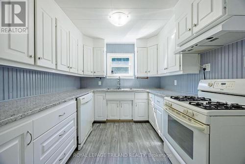 141 Water Street, Southwest Middlesex, ON - Indoor Photo Showing Kitchen