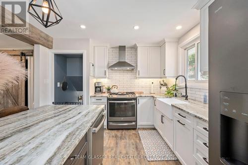 680 Griffith Street, London, ON - Indoor Photo Showing Kitchen With Upgraded Kitchen