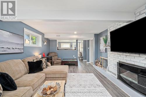 680 Griffith Street, London, ON - Indoor Photo Showing Living Room With Fireplace