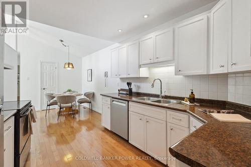 35 - 50 Fiddlers Green Road, London, ON - Indoor Photo Showing Kitchen With Double Sink