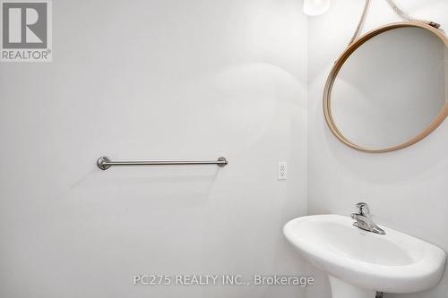 1906 Beaverbrook Avenue, London, ON - Indoor Photo Showing Bathroom