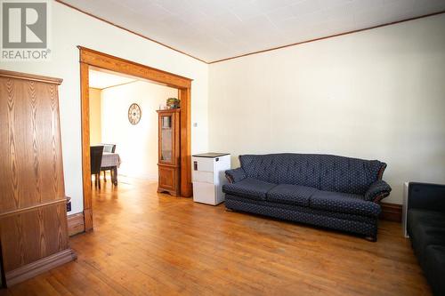 174 Dennis St, Sault Ste. Marie, ON - Indoor Photo Showing Living Room