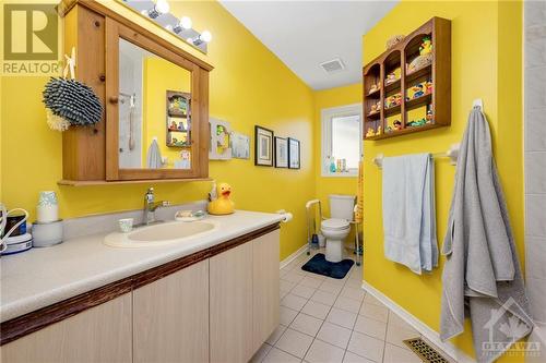 13 Fulham Court, Ottawa, ON - Indoor Photo Showing Bathroom