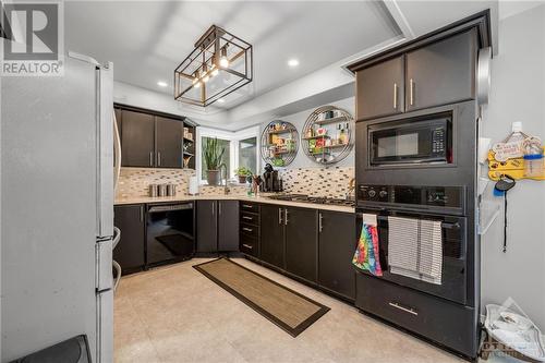 13 Fulham Court, Ottawa, ON - Indoor Photo Showing Kitchen With Upgraded Kitchen