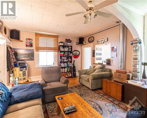 Unit 1 (Main Level) - 6609 & 6613 Fourth Line Road, Ottawa, ON - Indoor Photo Showing Living Room