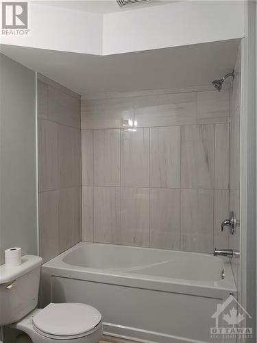 Unit 2 (2 Floors) - 6607 Fourth Line Road, Ottawa, ON - Indoor Photo Showing Bathroom
