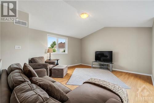 20 Spalding Avenue, Ottawa, ON - Indoor Photo Showing Living Room