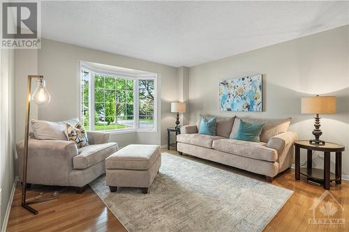 20 Spalding Avenue, Ottawa, ON - Indoor Photo Showing Living Room