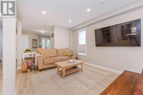 10 Colbourne Crescent, Orangeville, ON - Indoor Photo Showing Living Room