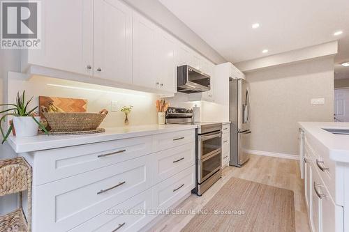 10 Colbourne Crescent, Orangeville, ON - Indoor Photo Showing Kitchen