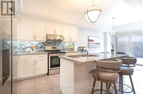 19 - 98 Shoreview Place, Hamilton, ON - Indoor Photo Showing Kitchen With Double Sink With Upgraded Kitchen