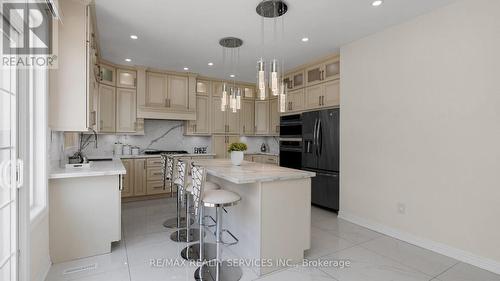 30 Cedarcliff Trail, Brampton, ON - Indoor Photo Showing Kitchen With Upgraded Kitchen