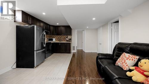 30 Cedarcliff Trail, Brampton, ON - Indoor Photo Showing Kitchen