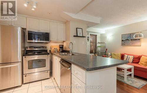22 - 42 Pinery Trail, Toronto, ON - Indoor Photo Showing Kitchen With Double Sink