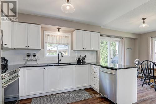 113 Trudeau Drive, Clarington, ON - Indoor Photo Showing Kitchen With Upgraded Kitchen