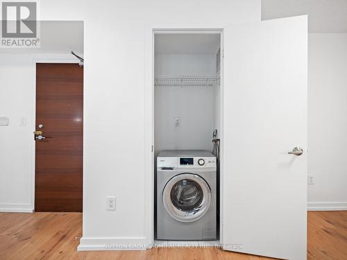 629 - 10 Capreol Court, Toronto, ON - Indoor Photo Showing Laundry Room