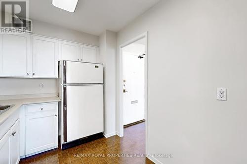702 - 20 Forest Manor Road, Toronto, ON - Indoor Photo Showing Kitchen