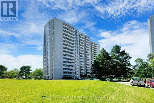 702 - 20 Forest Manor Road, Toronto (Henry Farm), ON - Outdoor With Facade