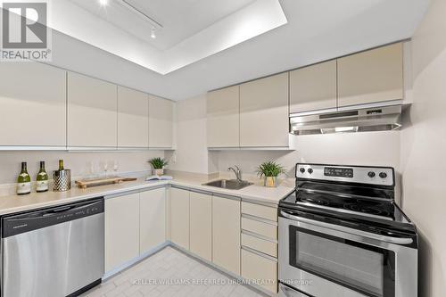 111 - 705 King Street W, Toronto (Niagara), ON - Indoor Photo Showing Kitchen