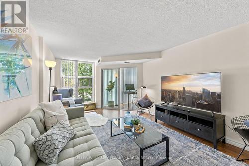 111 - 705 King Street W, Toronto, ON - Indoor Photo Showing Living Room