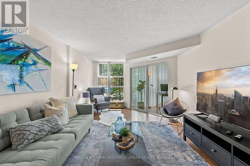 111 - 705 King Street W, Toronto (Niagara), ON - Indoor Photo Showing Living Room