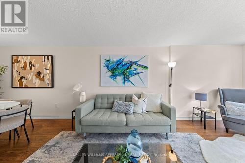 111 - 705 King Street W, Toronto, ON - Indoor Photo Showing Living Room