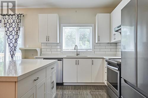 1202 Peelar Crescent, Innisfil, ON - Indoor Photo Showing Kitchen With Upgraded Kitchen