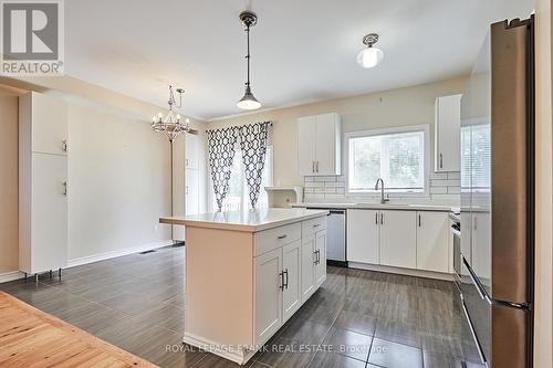 1202 Peelar Crescent, Innisfil, ON - Indoor Photo Showing Kitchen With Upgraded Kitchen