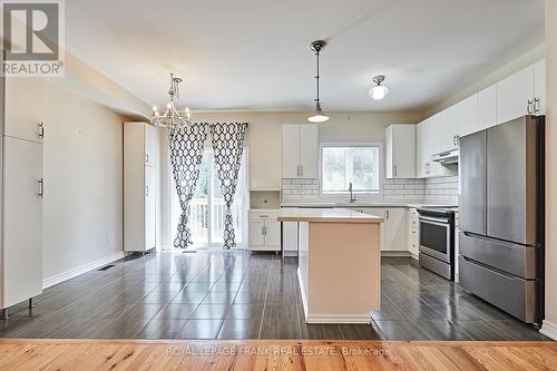 1202 Peelar Crescent, Innisfil, ON - Indoor Photo Showing Kitchen With Upgraded Kitchen