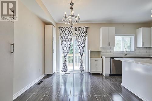 1202 Peelar Crescent, Innisfil, ON - Indoor Photo Showing Kitchen